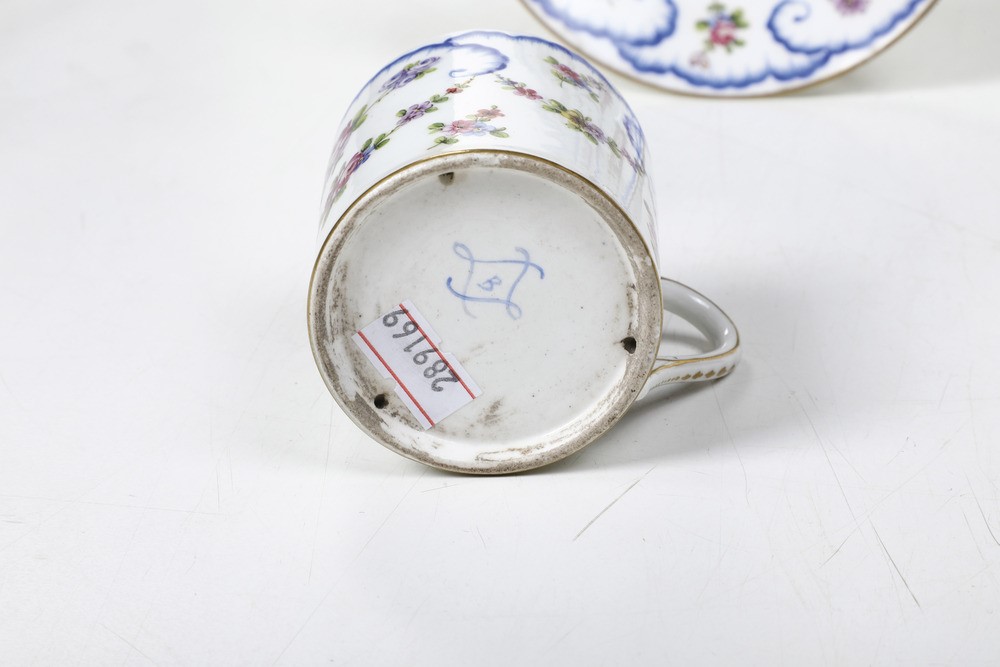Tazza con Piattino.francia, Vincennes (?), 1754 (?).