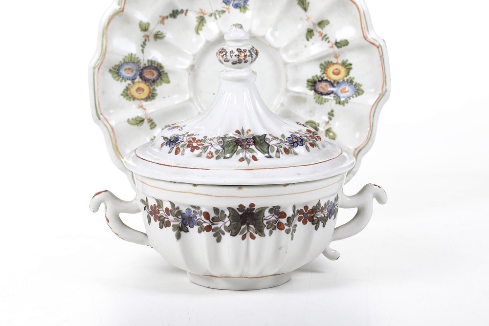 Una Tazza da Brodo e un Sottopiatto. Nove, Manifattura Antonibon, XVIII e XIX Secolo.