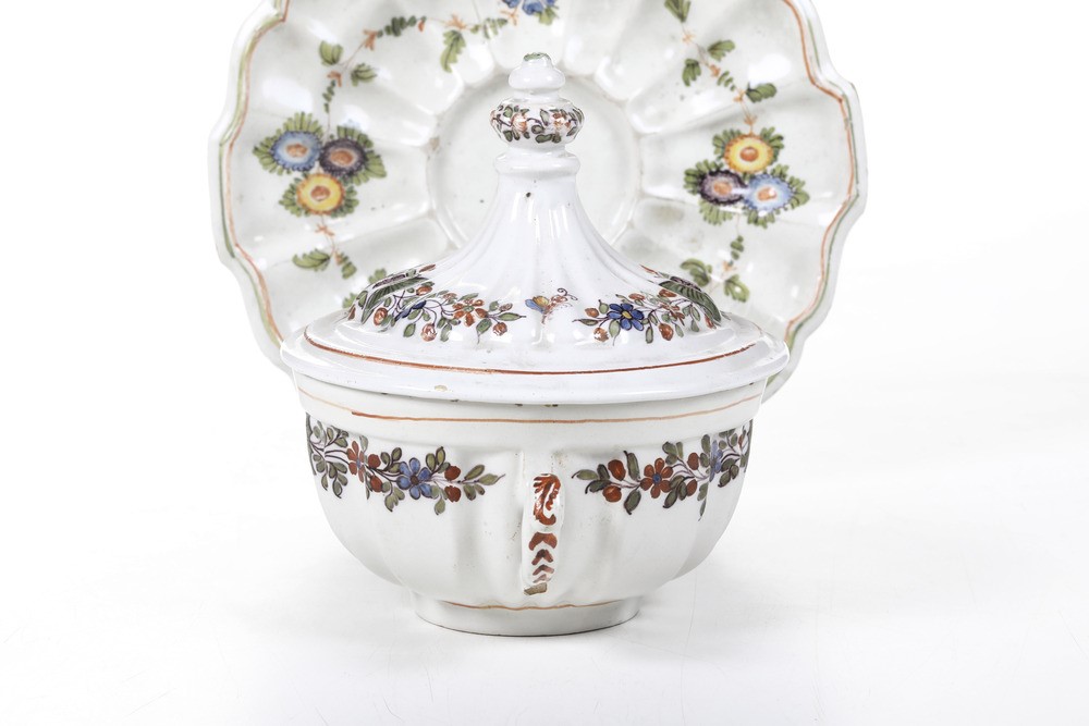 Una Tazza da Brodo e un Sottopiatto. Nove, Manifattura Antonibon, XVIII e XIX Secolo.