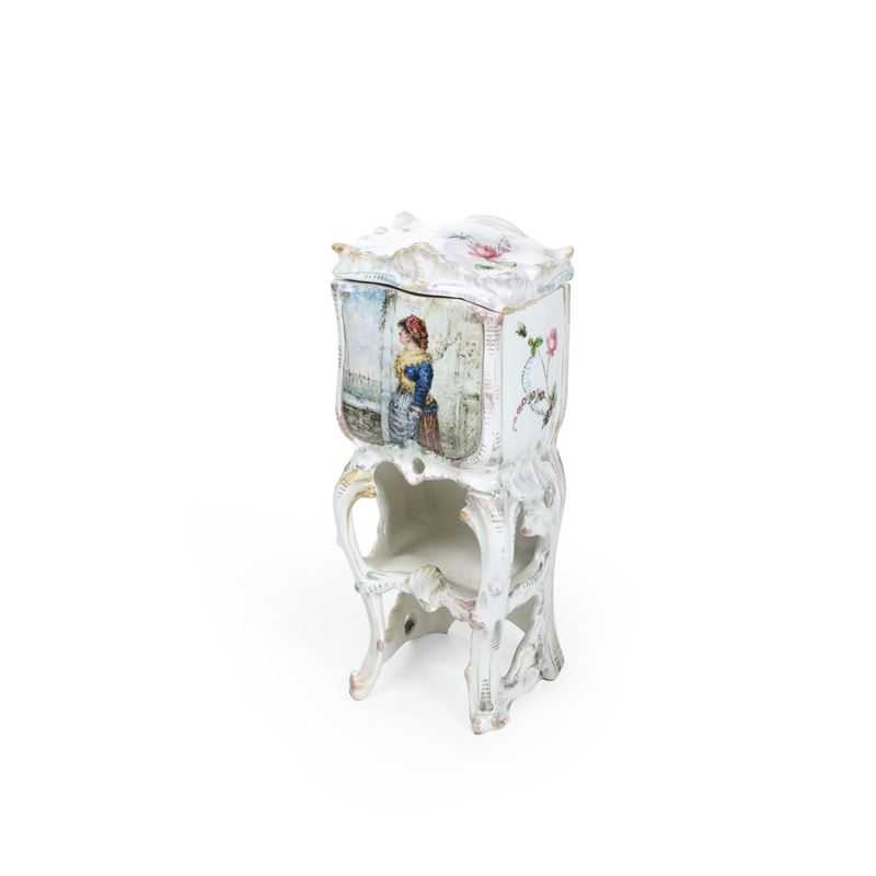 Mobile in miniatura. Nove o Bassano, verso il 1880.  - Asta Maioliche e Porcellane - Cambi Casa d'Aste