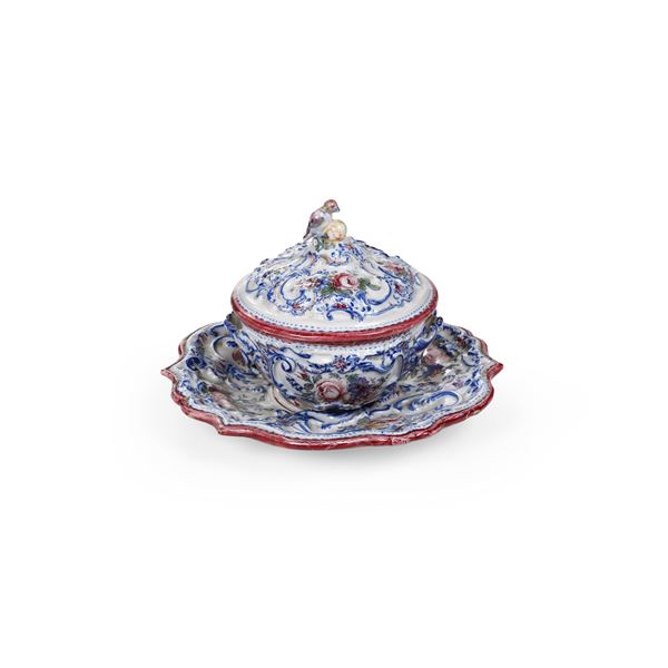 Tazza da brodo con sottopiatto. Nove,Manifattura Antonibon, inizio del XIX secolo.