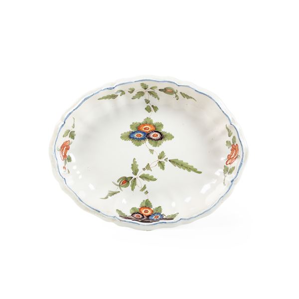 Bacinella ovale. Nove, Manifattura Antonibon, XVIII secolo circa.