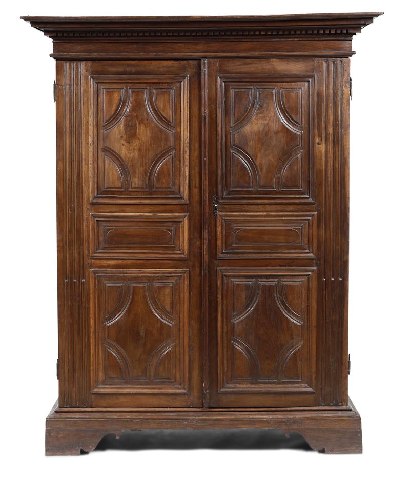 Armadio a due ante in legno intagliato. XVIII secolo  - Auction Antiques and paintings - Cambi Casa d'Aste