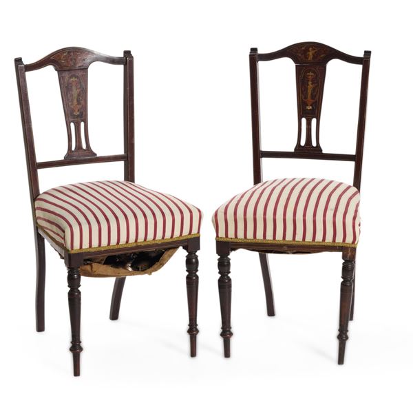 Coppia di sedie in legno intarsiato. Inghilterra XIX secolo