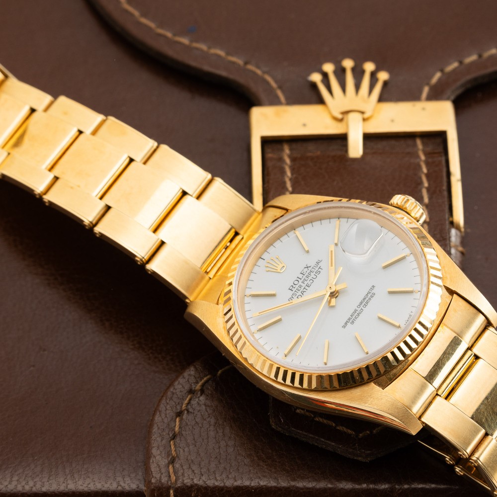 Prestigioso Rolex Datejust Ref 16018 in Oro Giallo 18k Quadrante Bianco e Indici a Bastone, Bracc...