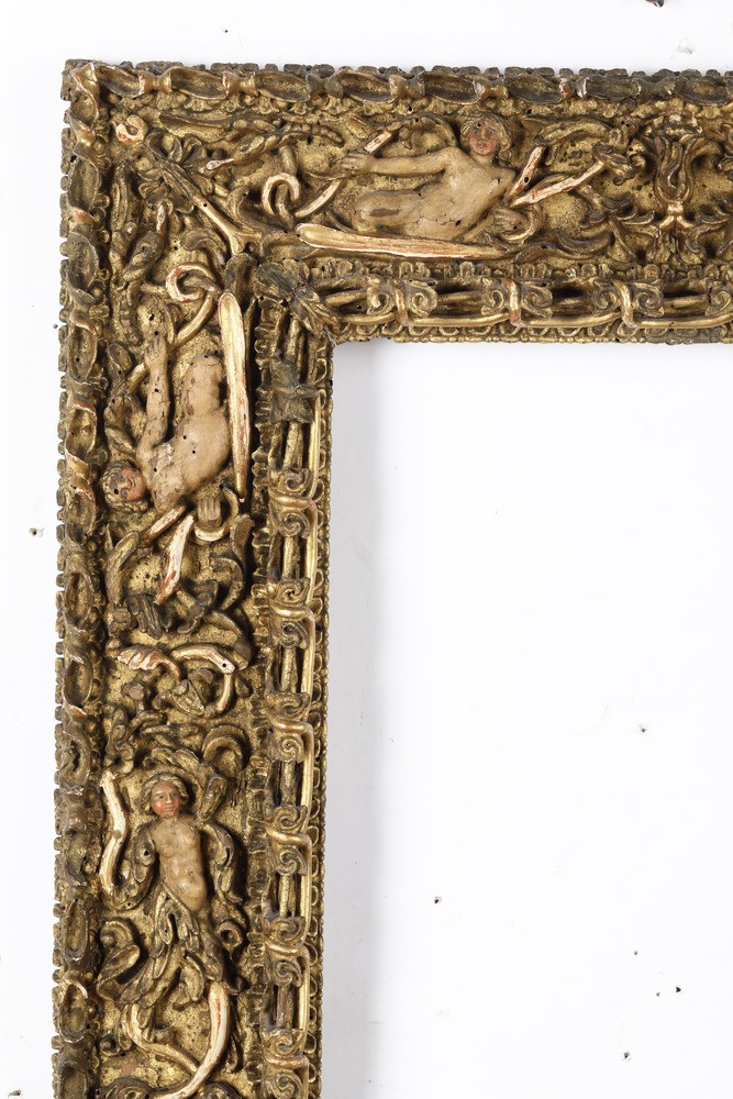 Cornice in Legno Scolpito, Dipinto e Dorato. Probabilmente Spagna XVI Secolo