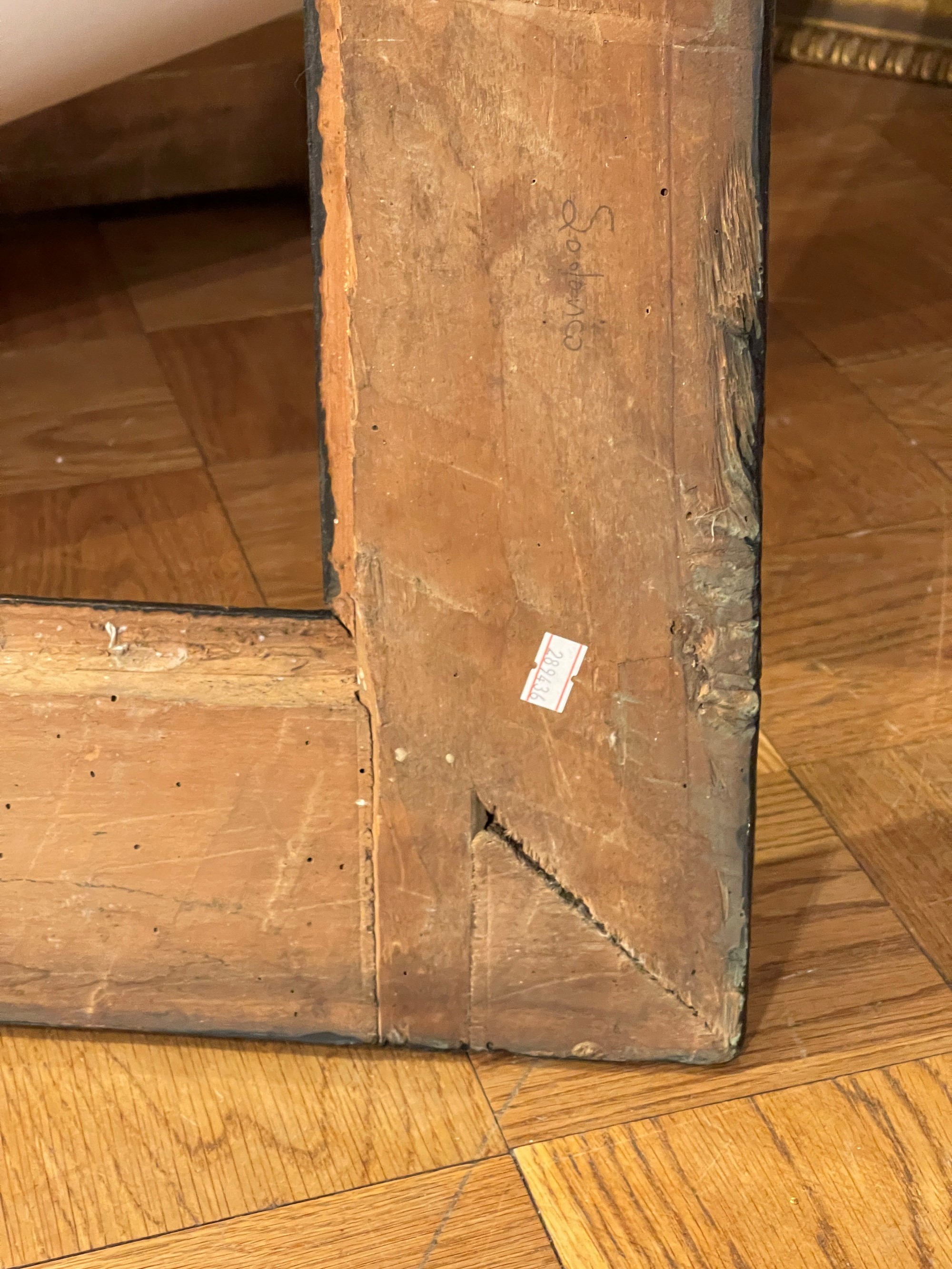 Cornice a Cassetta in Legno Ebanizzato con Profili Dorati. Italia Centrale XVII-XVIII Secolo