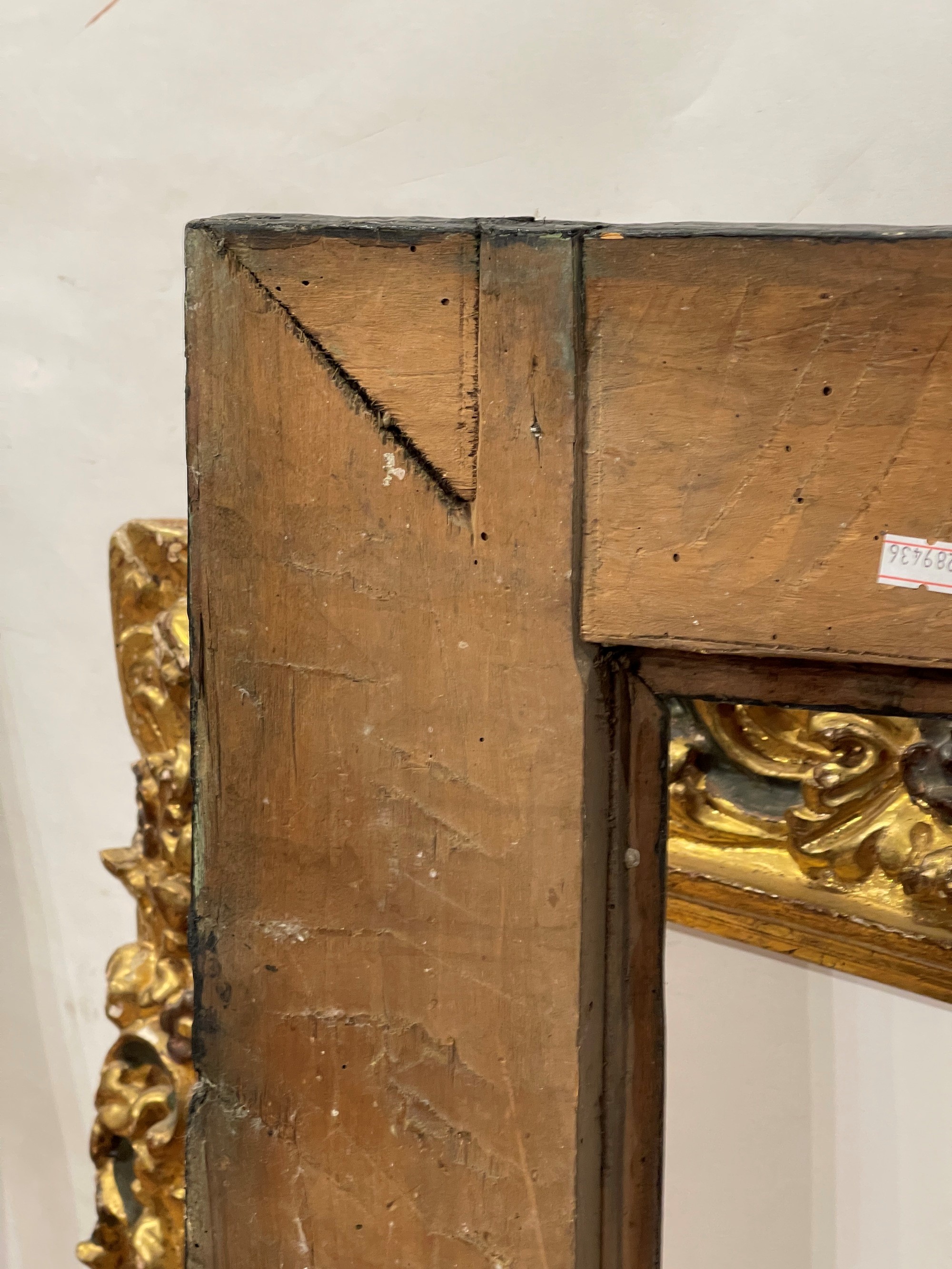 Cornice a Cassetta in Legno Ebanizzato con Profili Dorati. Italia Centrale XVII-XVIII Secolo
