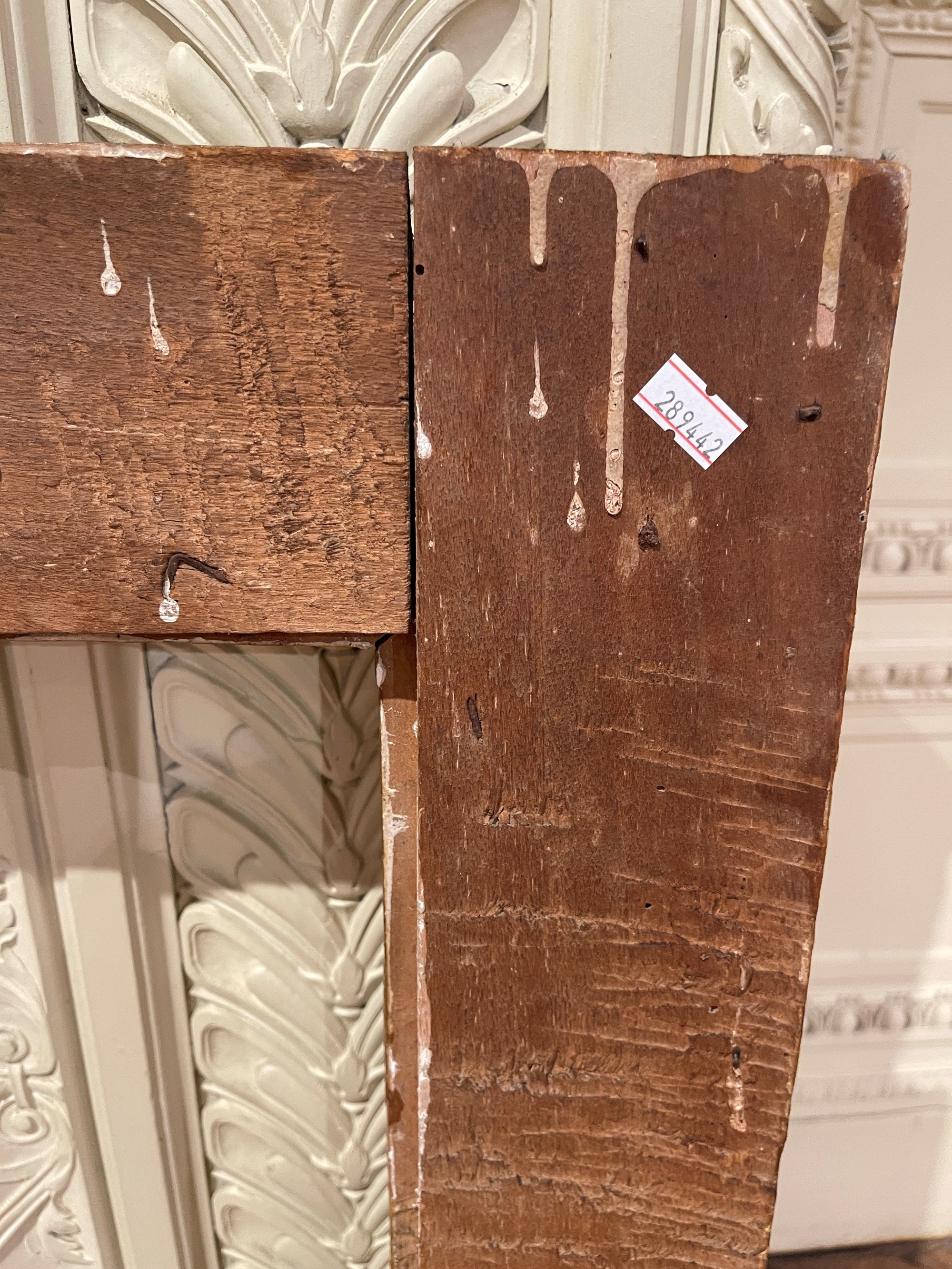 Cornice a Cassetta in Legno Laccato a Finto Marmo. Marche XVIII Secolo.