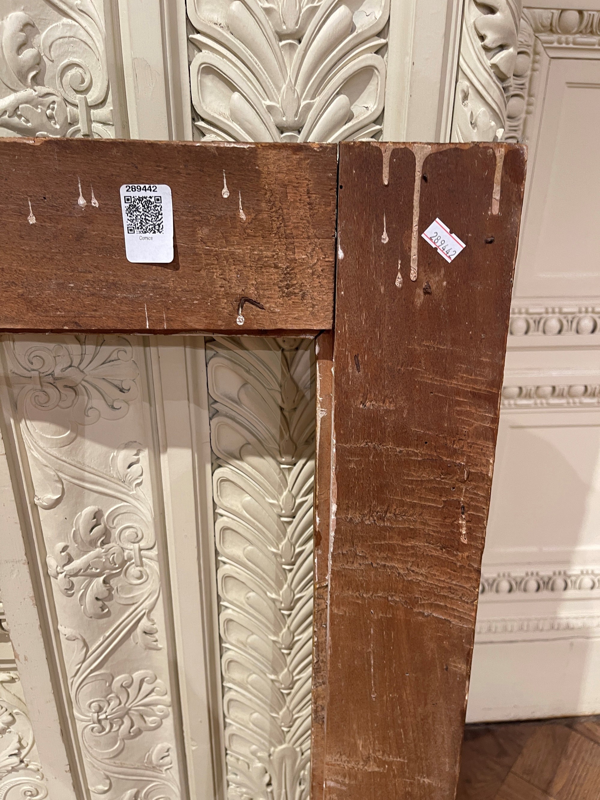 Cornice a Cassetta in Legno Laccato a Finto Marmo. Marche XVIII Secolo.