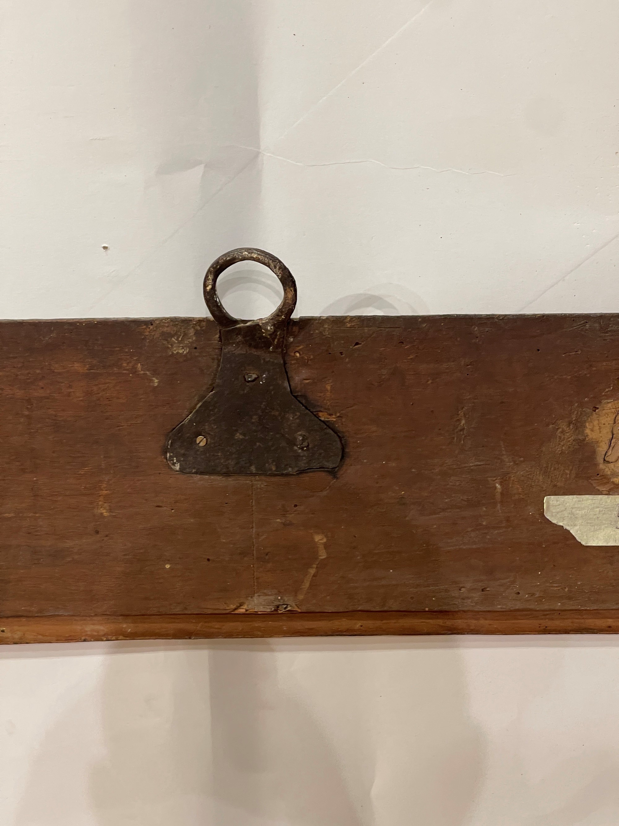 Cornce a Cassetta con Fascia Laccata a Finta Tartaruga e Battuta con Fiori Susseguenti, Italia Ce...