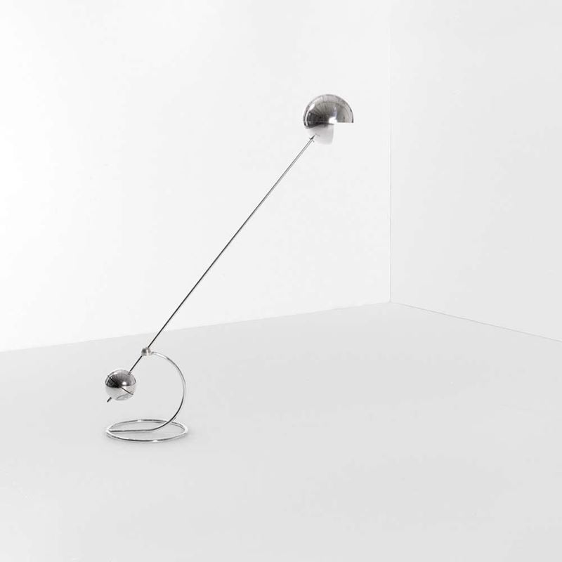 Paolo Tilche : Lampada da terra basculante.  - Auction Design - Cambi Casa d'Aste