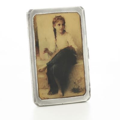 Scatola in Argento e Resina Raffigurante Fanciulla. Inghilterra 1910