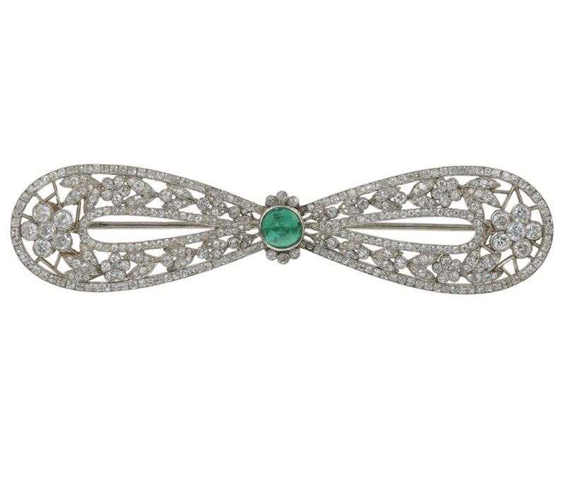 Spilla "fiocco" con diamanti e smeraldo taglio cabochon  - Asta Vintage Jewellery - Cambi Casa d'Aste