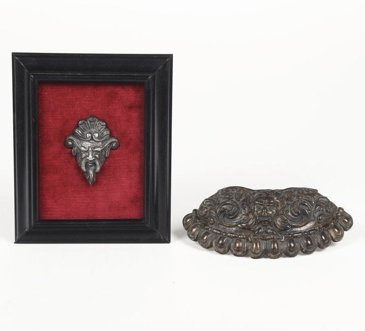 Due piccoli mascheroni di cui uno in argento. XVII-XVIII secolo  - Auction Sculptures - Cambi Casa d'Aste