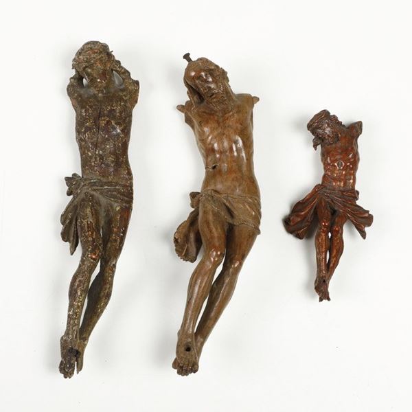 Tre antichi crocifissi di cui 2 in bosso, XVII/XVIII secolo