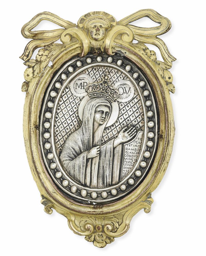 Placca da confraternita raffigurante la Vergine Maria. Argentiere italiano del XIX secolo  - Asta Argenti da Collezione | Antichi - I - Cambi Casa d'Aste