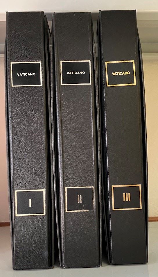 1929/2009, Città del Vaticano, collezione del periodo con gomma integra, in tre volumi GBE.  - Auction Postal History and Philately - Cambi Casa d'Aste