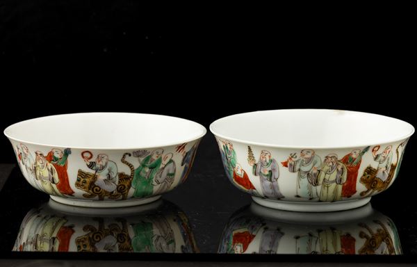 Coppia di ciotole in porcellana Famiglia Verde a decoro con personaggi, Cina, XX secolo marcati