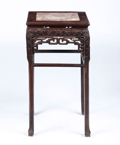 Stand, legno intagliato con decoro geometrico e piano in marmo, Cina, Dinastia Qing, XIX secolo
