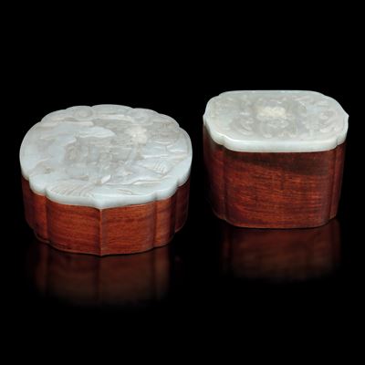 Due Scatole in Legno Entrambe con Coperchio Realizzato da Placche in Giada Bianca a Decori Paesag...