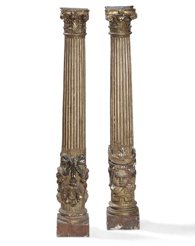 Coppia di Colonne in Legno Intagliato e Dorato. XVIII Secolo