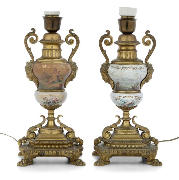 Coppia di vasi montati a lampada in porcellana e bronzo dorato
