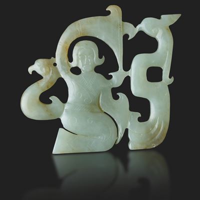 Placca Scolpita in Giada Celadon e Russet con Figura Femminile a Traforo, Cina, Dinastia Qing, XI...