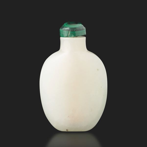 Snuff bottle in giada bianca e tappo in malachite, Cina, Dinastia Qing, XIX secolo