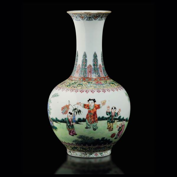Vaso a bottiglia a decoro geometrico e di scene di vita comune in porcellana, Cina, Repubblica, XX secolo