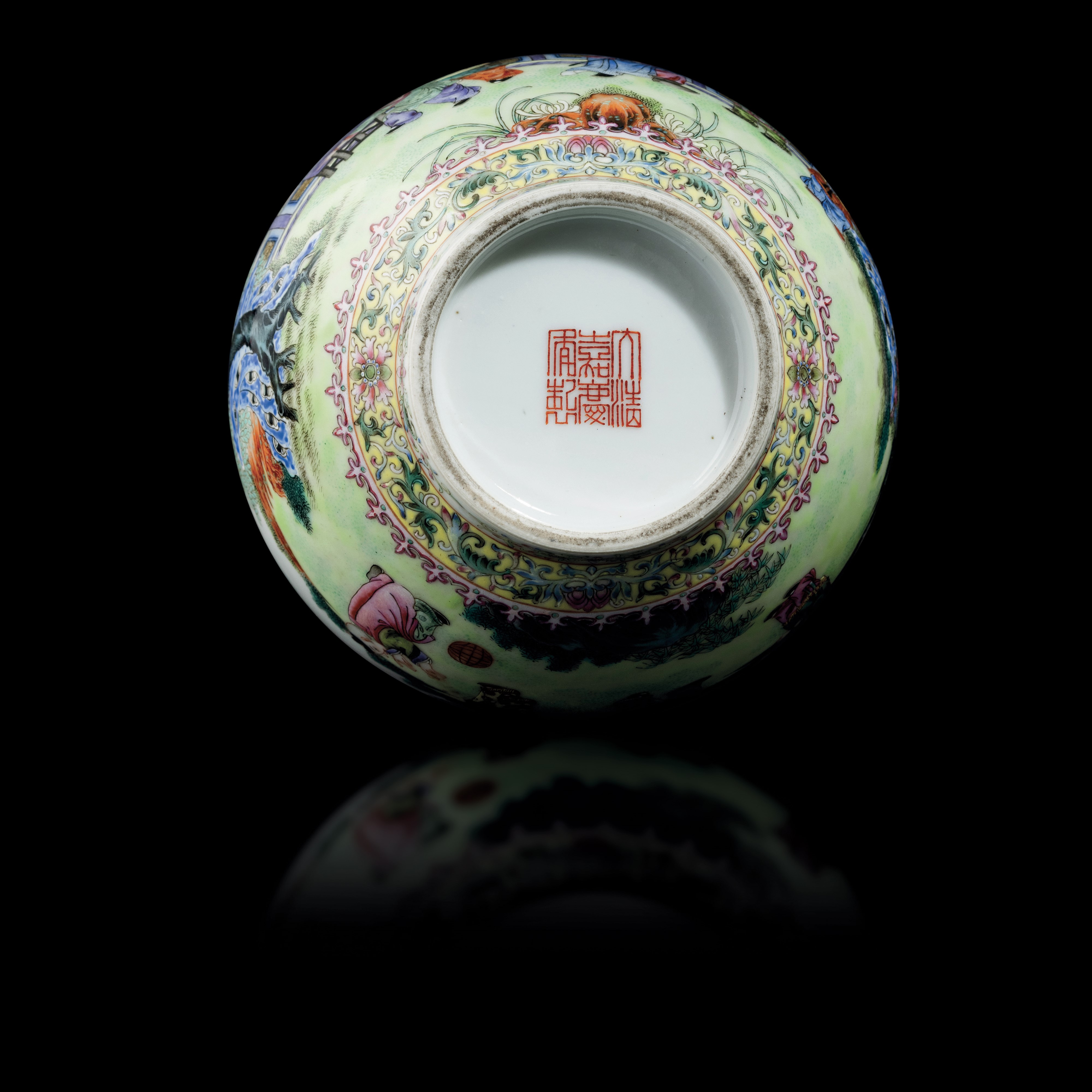 Vaso a Bottiglia a Decoro Geometrico e di Scene di Vita Comune in Porcellana, Cina, Repubblica, X...