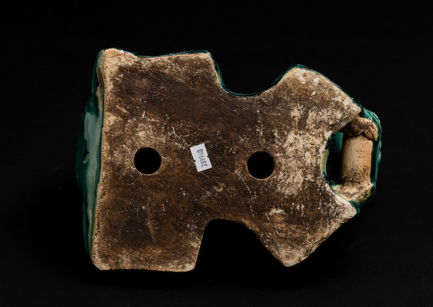 Cina, Dinastia Qing, Cuscino in terracotta invetriata monocroma verde, XIX secolo