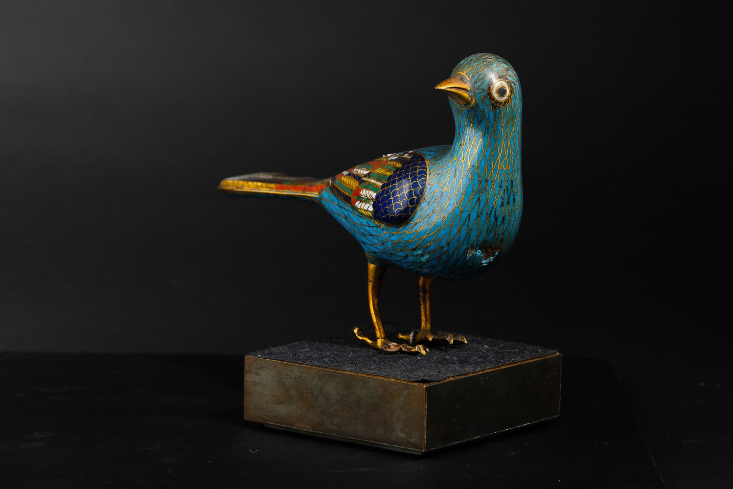 Figura di uccellino, smalti cloisonnè su supporto, Cina, Dinastia Qing (XIX secolo)