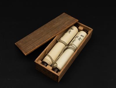 Coppia di scrolls, paesaggi con iscrizioni su carta, Cina, Dinastia Qing, XIX secolo