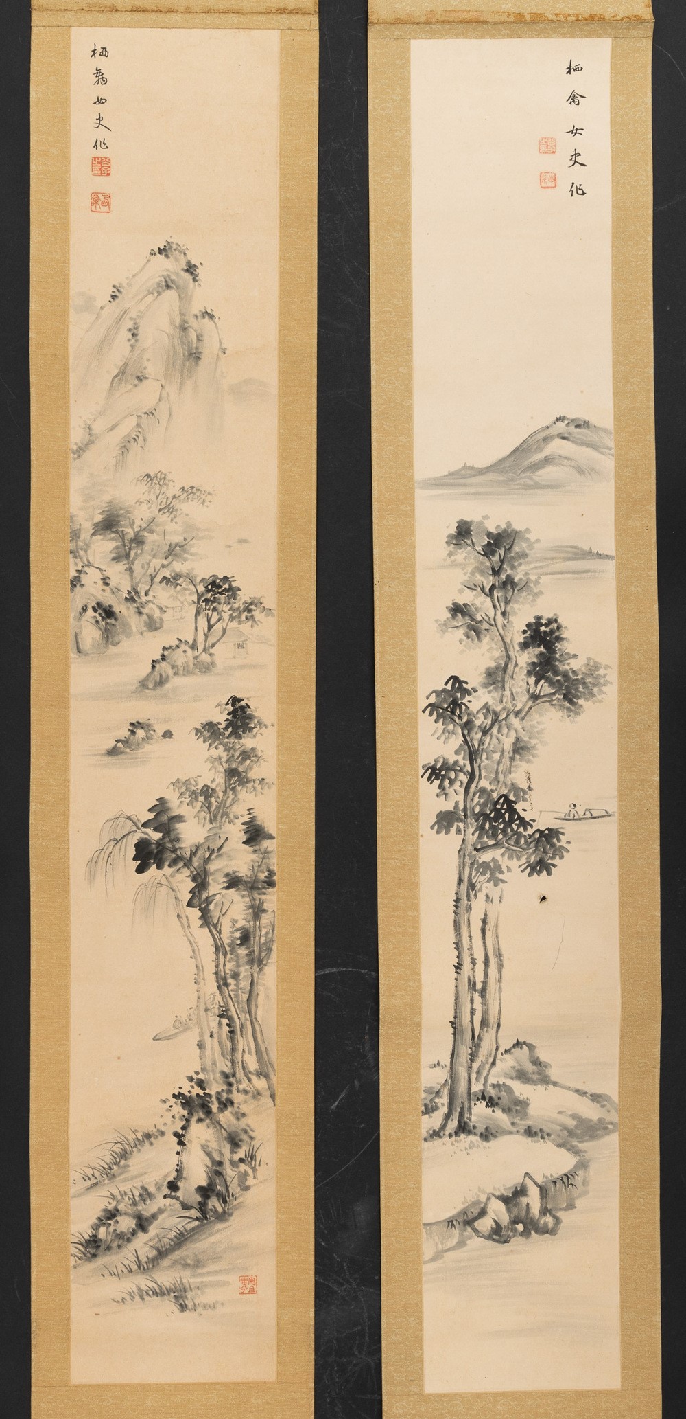 Coppia di scrolls, paesaggi con iscrizioni su carta, Cina, Dinastia Qing, XIX secolo