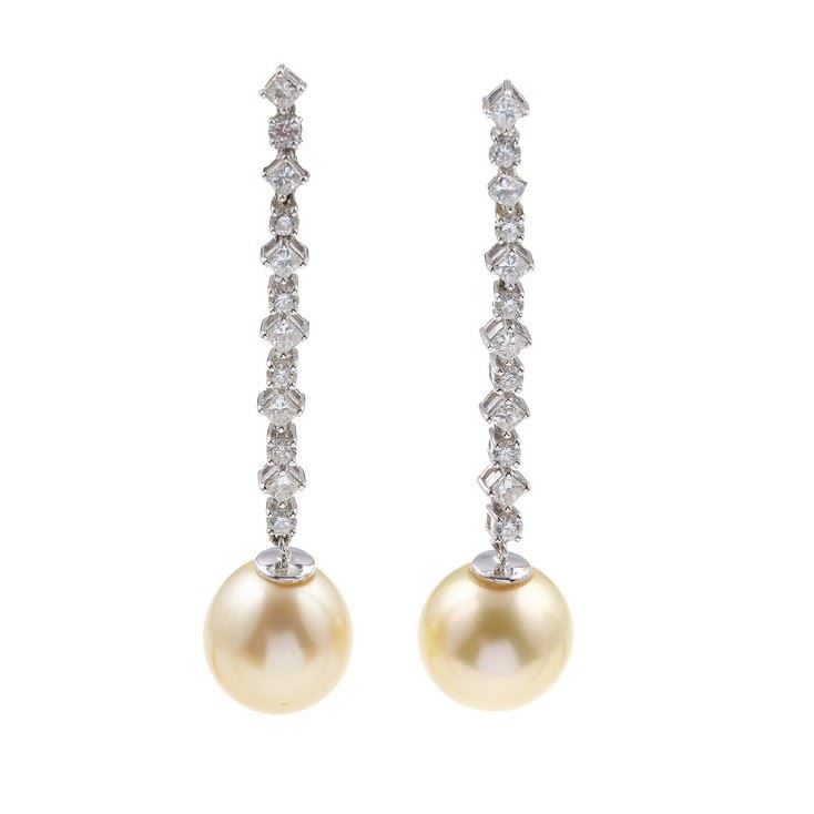 Orecchini con perle gold coltivate e diamanti  - Asta Gioielli - Cambi Casa d'Aste