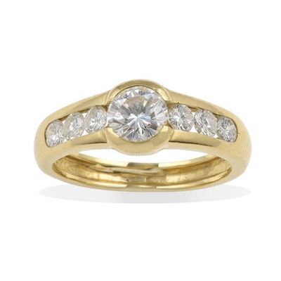 Anello con diamanti, montatura in oro giallo 750/1000 (caratura totale ca. 1,20 ct), misura EU 59