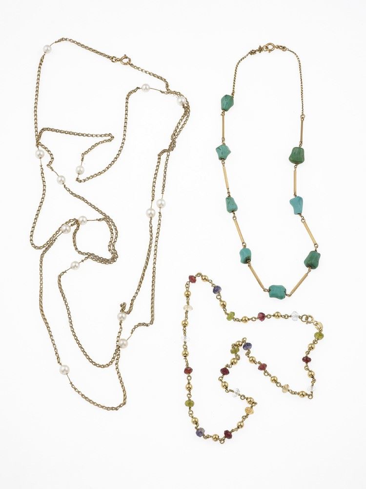Lotto composto da tre collane con perle coltivate, pietre dure e jem-set  - Asta Gioielli - Cambi Casa d'Aste