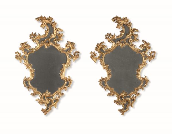 Coppia di specchiere in legno intagliato e dorato. Prima metà XVIII secolo