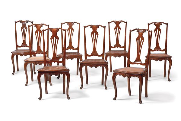Otto sedie in legno intagliato. Veneto XIX secolo