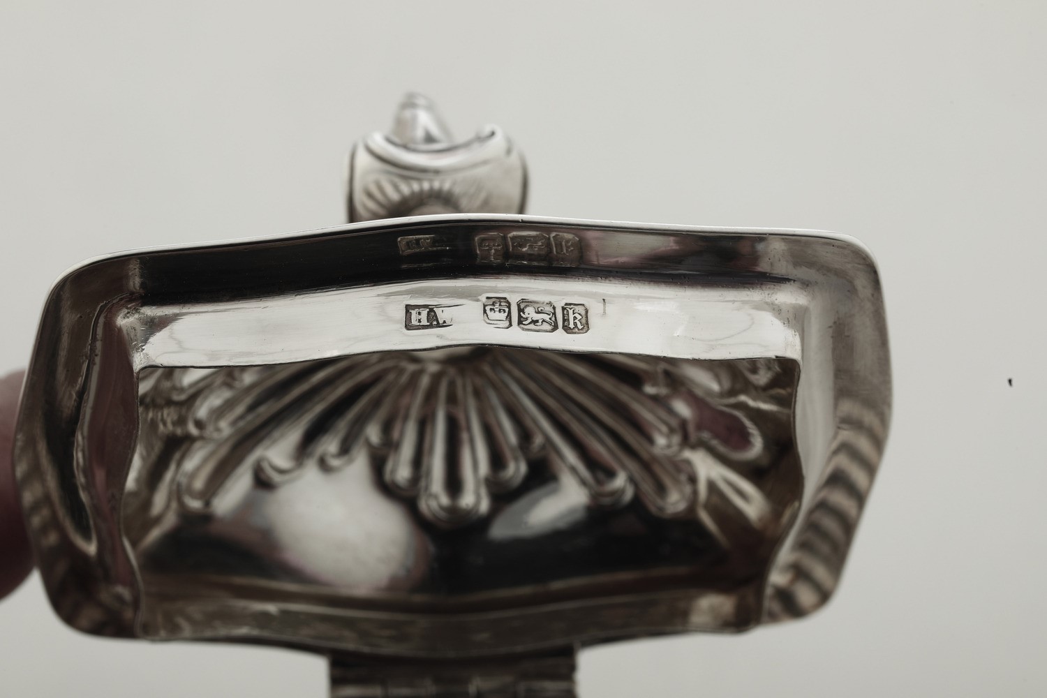 Henry Wilkinson, Scatola porta té in argento, Sheffield 1902