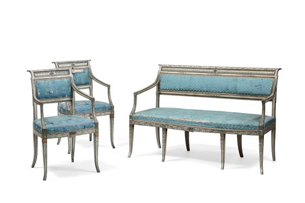 Salotto composto da divano e coppia di poltroncine in legno intagliato e laccato. XVIII secolo