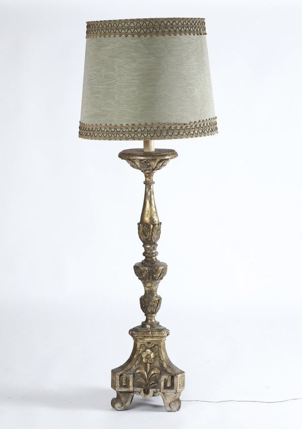 Piantana in legno intagliato e dorato, XVIII secolo  - Auction Antique - Cambi Casa d'Aste