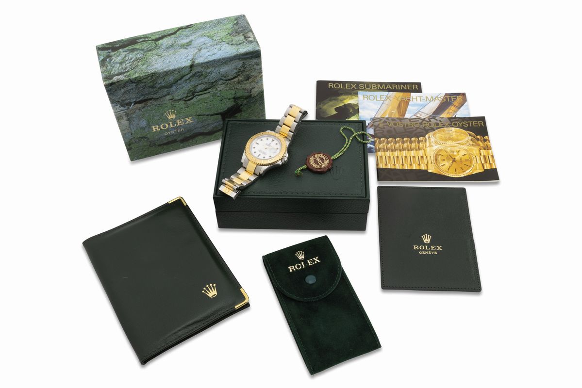 Sportivo ed Iconico Rolex Yacht Master Ref 16623 in Acciaio e Oro, Quadrante Bianco con Indici in...