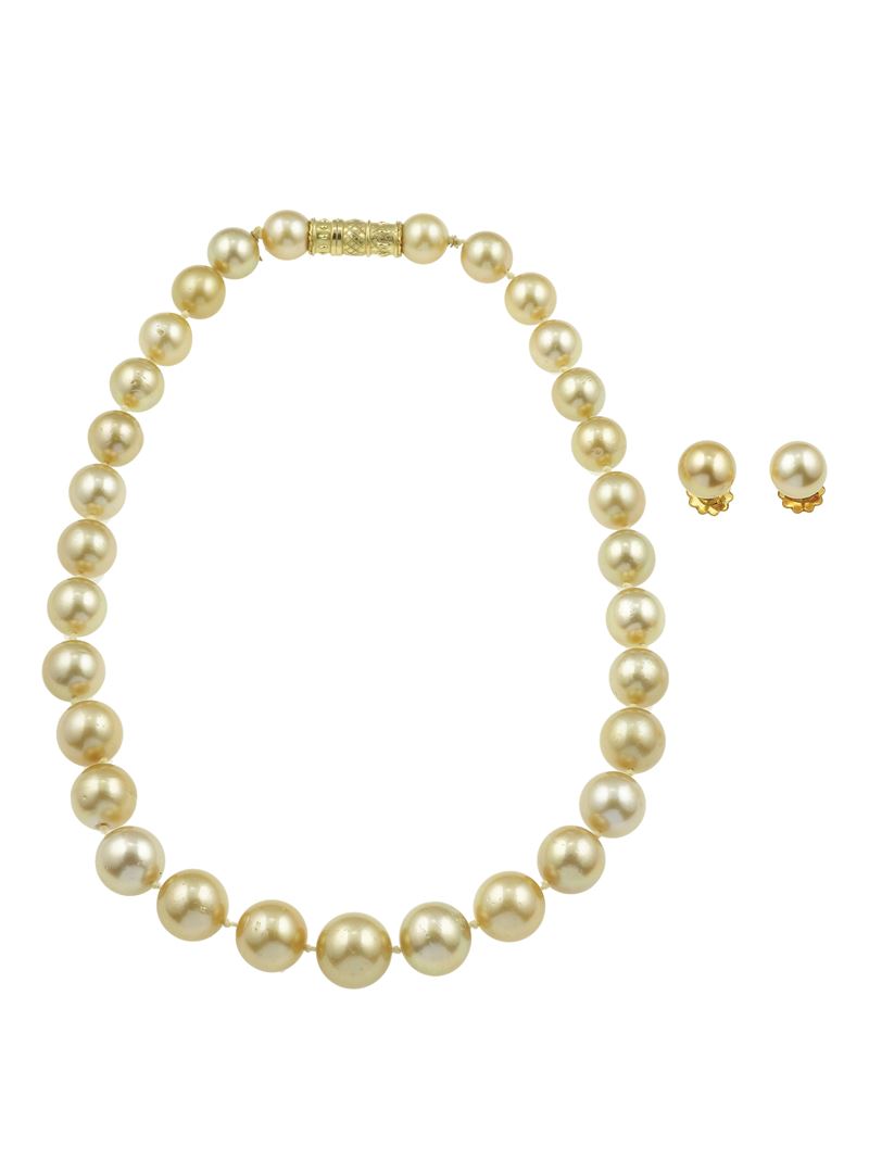 Demi-parure composta da collana e orecchini con perle gold  - Asta Fine Jewels - Cambi Casa d'Aste