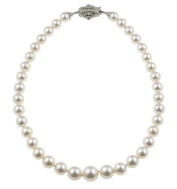 Cultured pearl necklace with diamond clasp