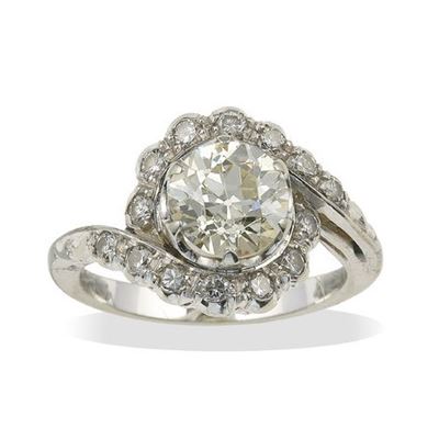 Anello in oro bianco 750/1000 con diamante centrale di vecchio taglio (ct 1.00 circa) e diamanti ...