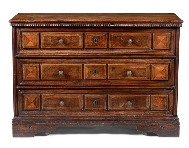 Comò in noce. XVIII secolo  - Auction Antique - Cambi Casa d'Aste