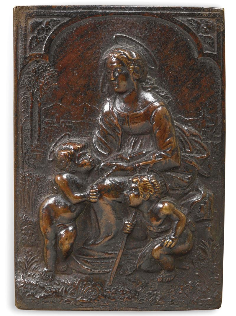 Placchetta raffigurante Madonna con Bambino e San Giovannino. Fonditore rinascimentale italiano del XVI secolo  - Asta Scultura e Oggetti d'Arte - Cambi Casa d'Aste