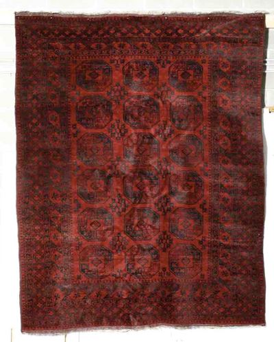 Tappeto afgano, campo rosso con gul, inizio XX secolo